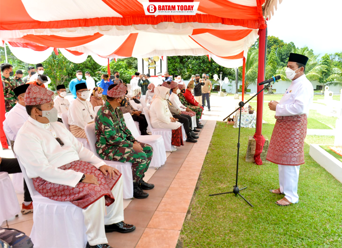 Gubernur Ansar saat menyampaikan kata sambutan dan rasa syukur